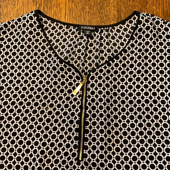 Graphic black & white tunic top w/ gold zip detail - Picture 2 of 3